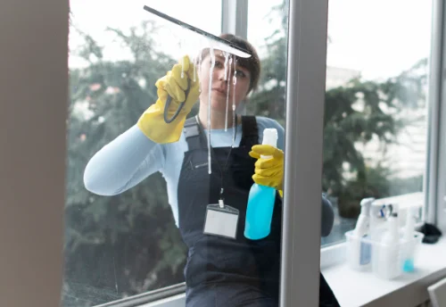 Nettoyage de vitres intérieures et extérieures à Montfarville